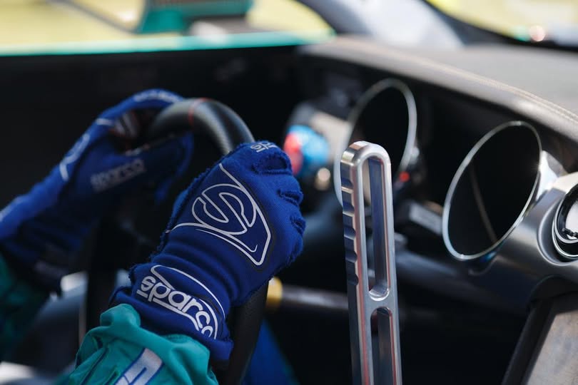 การเลือกถุงมือแข่งรถสำหรับ Track Day
